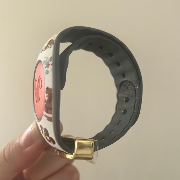 Disney Dooney & Bourke MagicBand 2, Holiday Dogs Limited Edition, Rare NWT - Picture 9 of 14